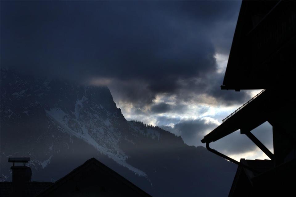 Am Donnerstag und Freitag wird sich die Sonne in Bayern laut Deutschem Wetterdienst etwas rarer machen. (Archivbild)Karl-Josef Hildenbrand/dpa