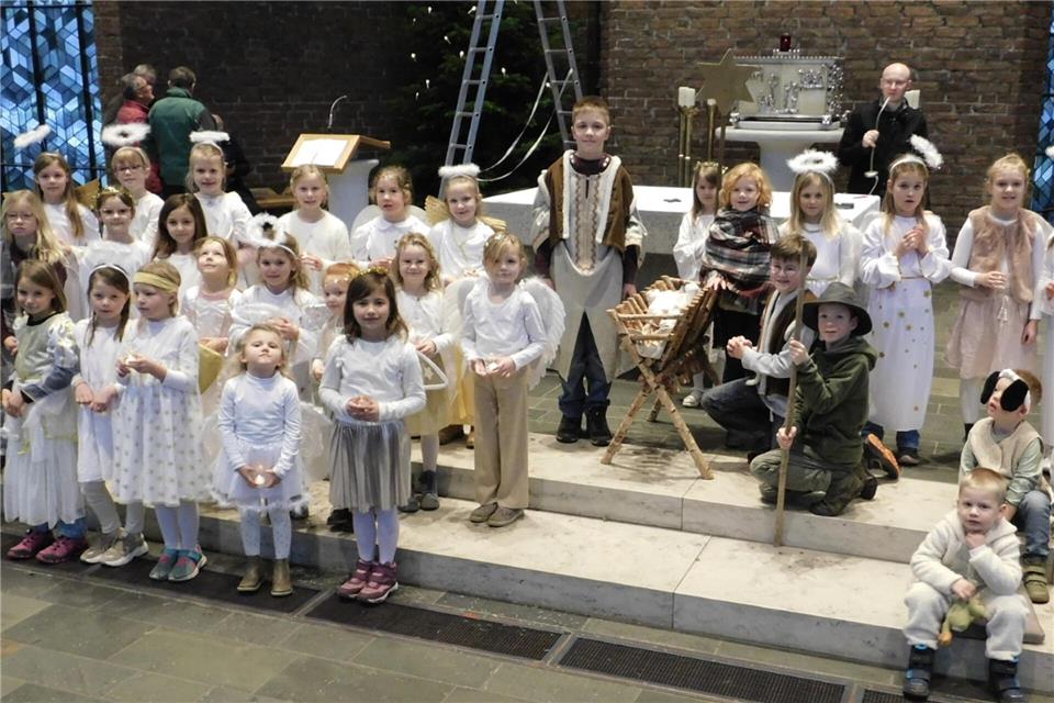 Am Ende der Generalprobe zum Krippenspiel sind die gut 40 Laiendarsteller glücklich und fiebern der Aufführung entgegen.