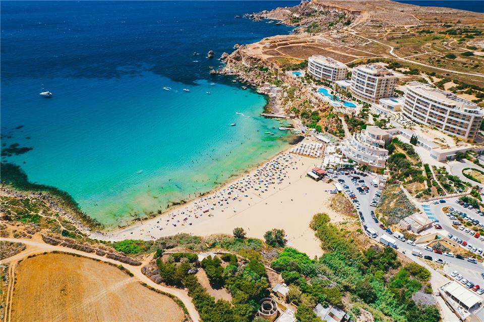 Am Ende der Radtour wartet die Golden Bay.@boyanoo/VisitMalta/dpa-tmn