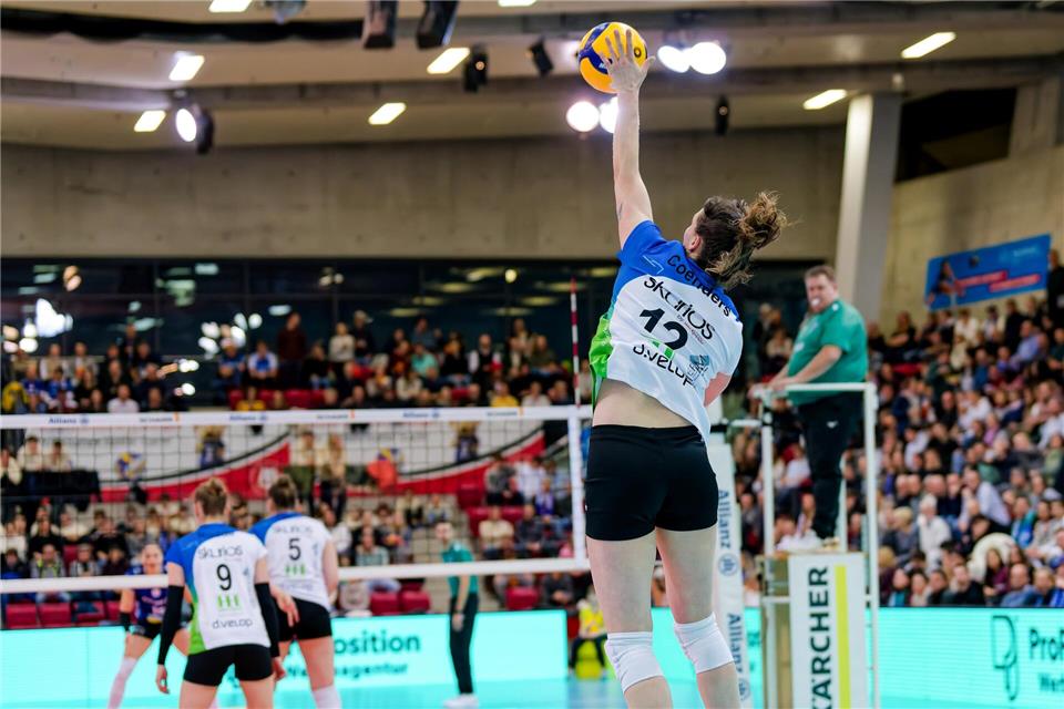 Am Ende musste sich auch Teamkapitänin Fabienne Coenders (Mitte) trotz guter Leistung gegen Stuttgart geschlagen geben. Foto: pd