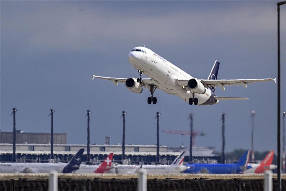 Am Flughafen BER sind die Passagierzahlen 2025 auf 26 Millionen leicht gestiegen. (Archivfoto)Soeren Stache/dpa