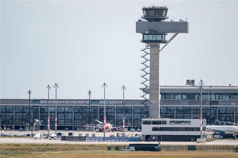 Am Flughafen BER startet diesen Sommer erstmals eine Verbindung nach Montréal in Kanada. (Archivbild)Fabian Sommer/dpa