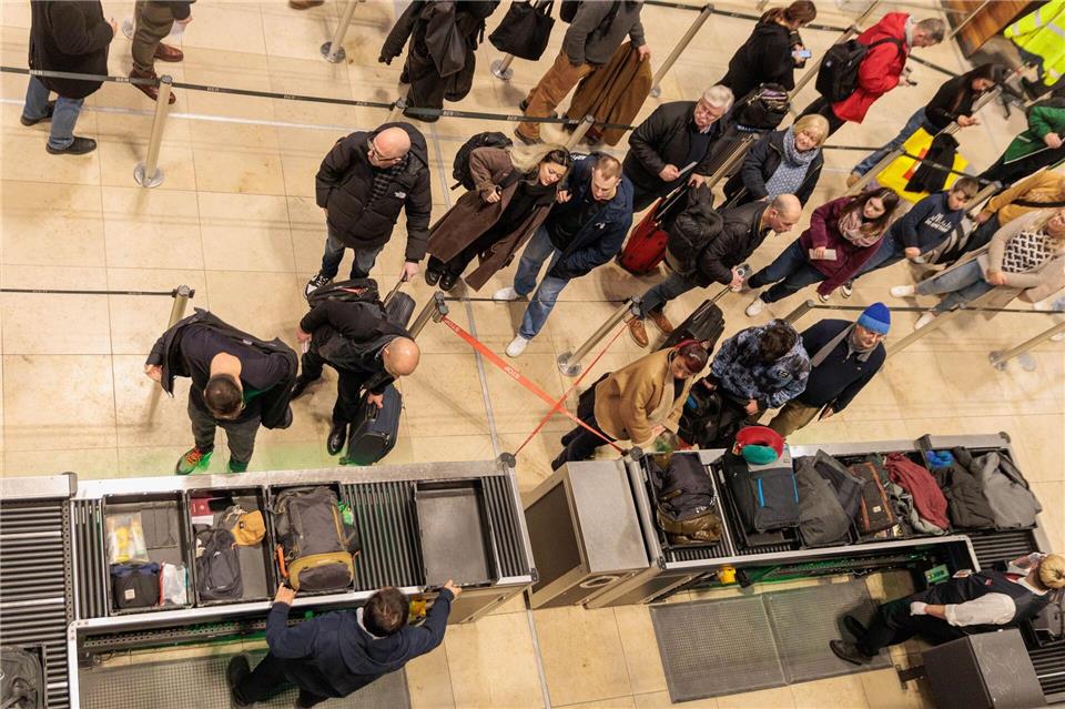 Am Flughafen BER starteten und landeten seit Donnerstagabend keine Maschinen.Carsten Koall/dpa