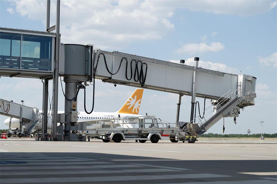 Am Flughafen Dresden wären mehr Flüge möglich. (Archivbild) Sebastian Kahnert/dpa