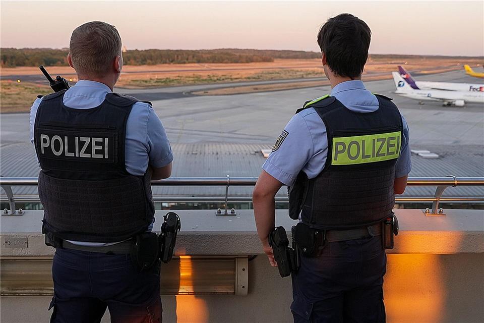 Am Flughafen Köln/Bonn ist am Mittwoch der Flugbetrieb aufgrund von Drohnensichtungen beeinträchtigt gewesen.Alexander Franz/dpa