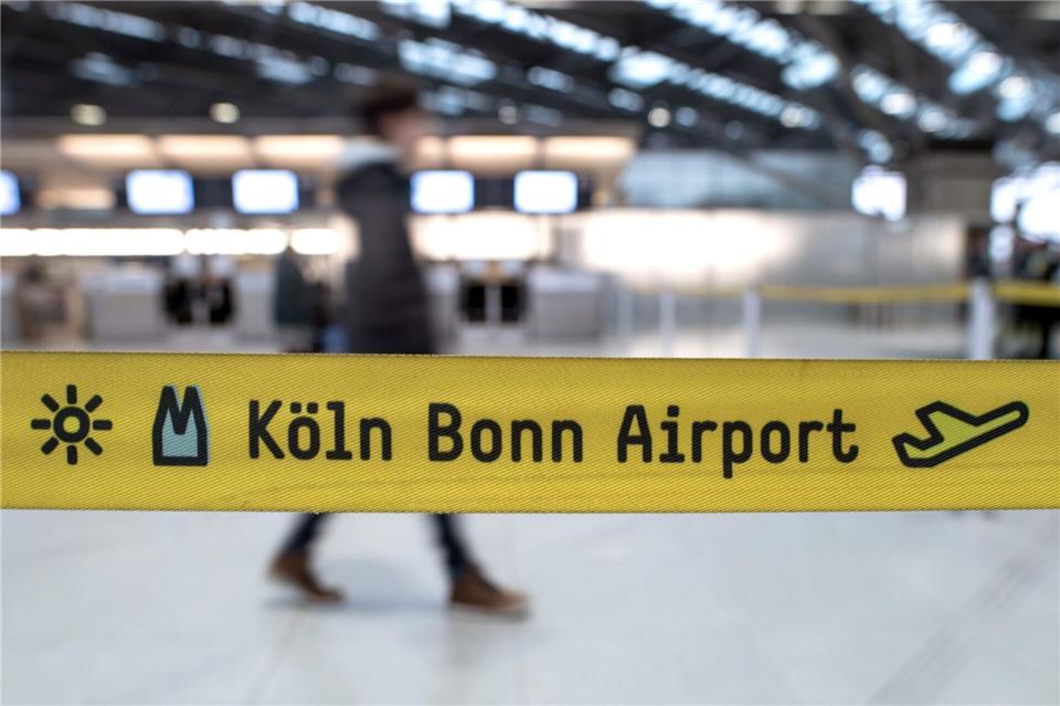 Am Flughafen Köln/Bonn und am Flughafen Düsseldorf fallen am Donnerstag erneut zahlreiche Flüge aus. (Symbolbild)Federico Gambarini/dpa