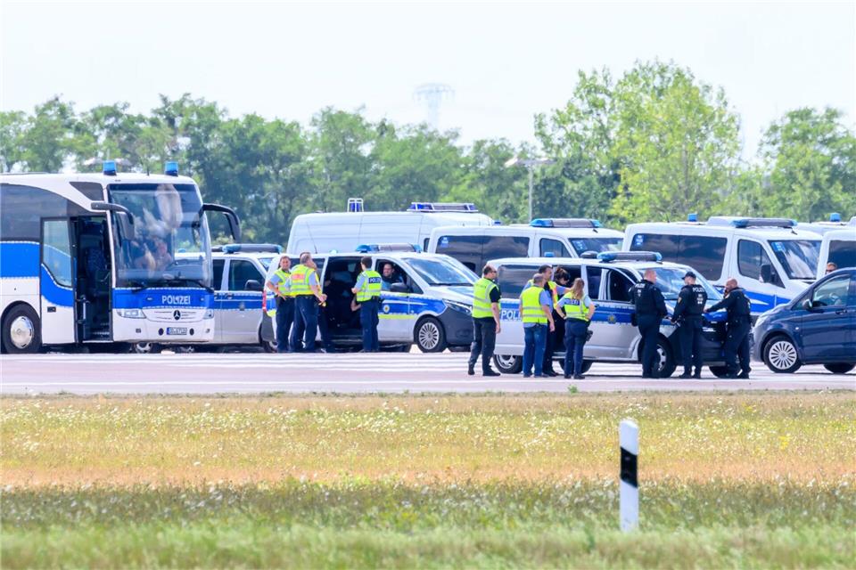 Am Flughafen Leipzig/Halle kam es gerade erst zu einem Vorfall mit einer Drohne. Hendrik Schmidt/dpa