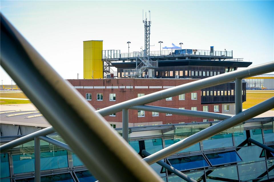 Am Flughafen Leipzig/Halle wurde in der vergangenen Woche eine Drohne mit Sprengstoff gefunden. (Archivbild)Heiko Rebsch/dpa