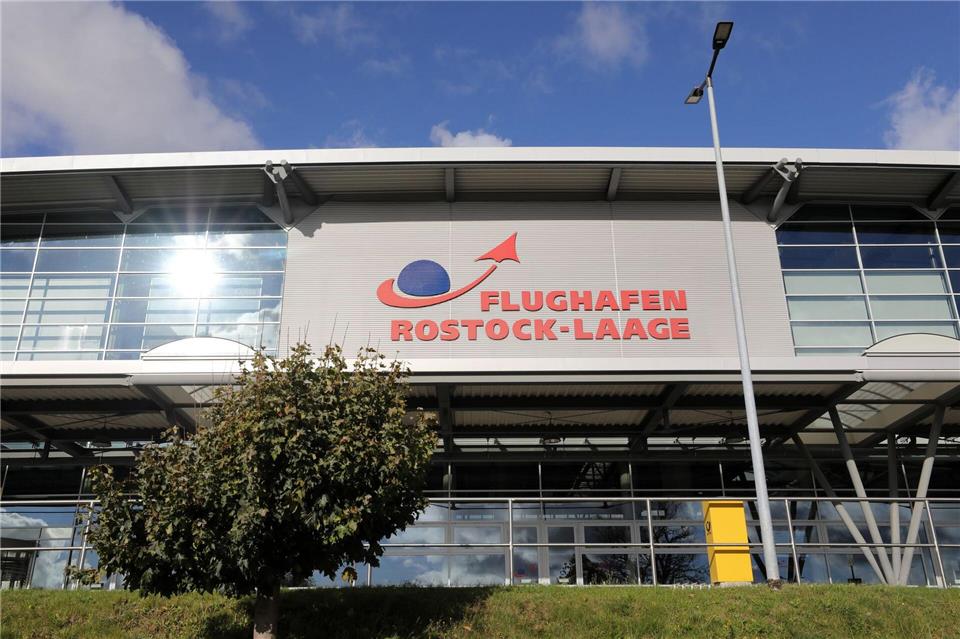 Am Flughafen Rostock-Laage streicht die Gesellschaft Condor 2025 Flüge nach Mallorca. (Archivbild) Bernd W�stneck/dpa-Zentralbild/d