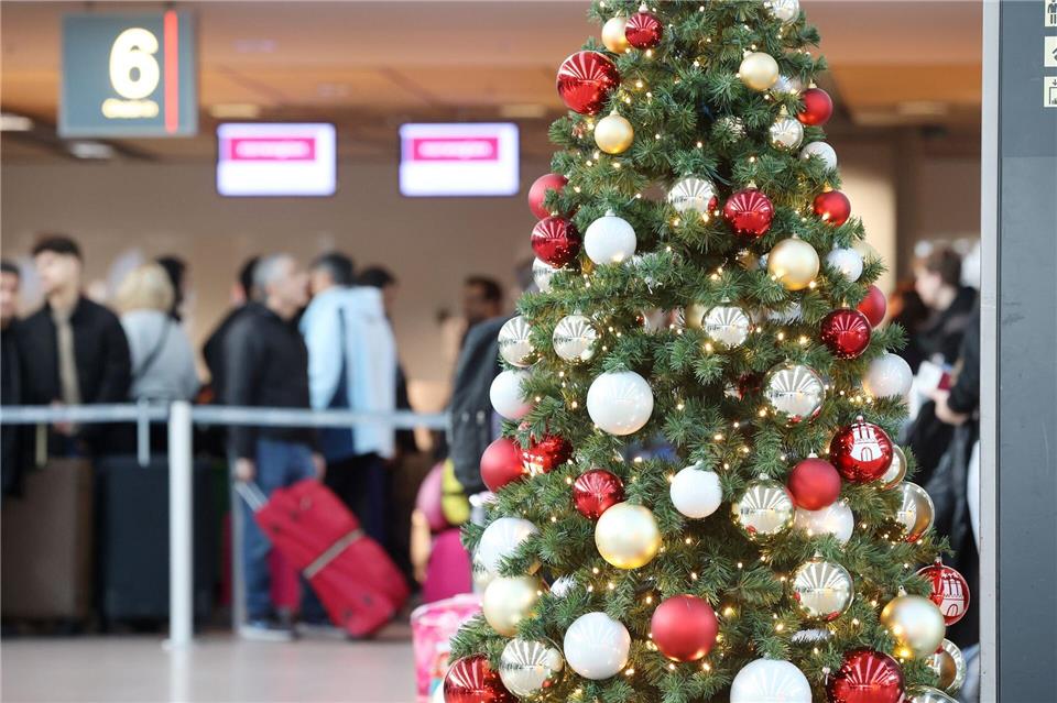 Weihnachtsferien in Hamburg gestartet Am Flughafen stieg der Andrang. Bodo Marks/dpa