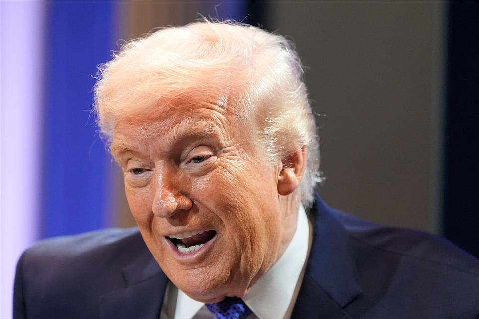 Am Freitag hatte Trump mit seiner aggressiven Zollpolitik vor dem Obersten US-Gericht eine herbe Niederlage erlitten. Alex Brandon/AP/dpa