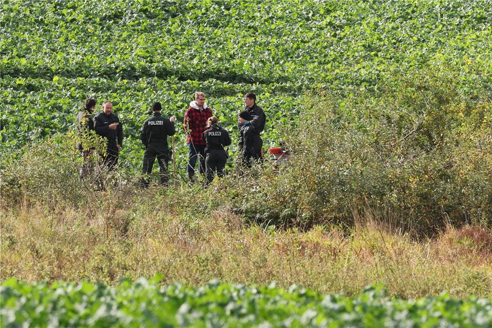 Vermisster Fabian ist tot - Erneute Spurensuche am Fundort Am Freitag kehrte die Polizei erneut zum Fundort zurück, nachdem sie zuvor schon abgezogen war.Bernd Wüstneck/dpa