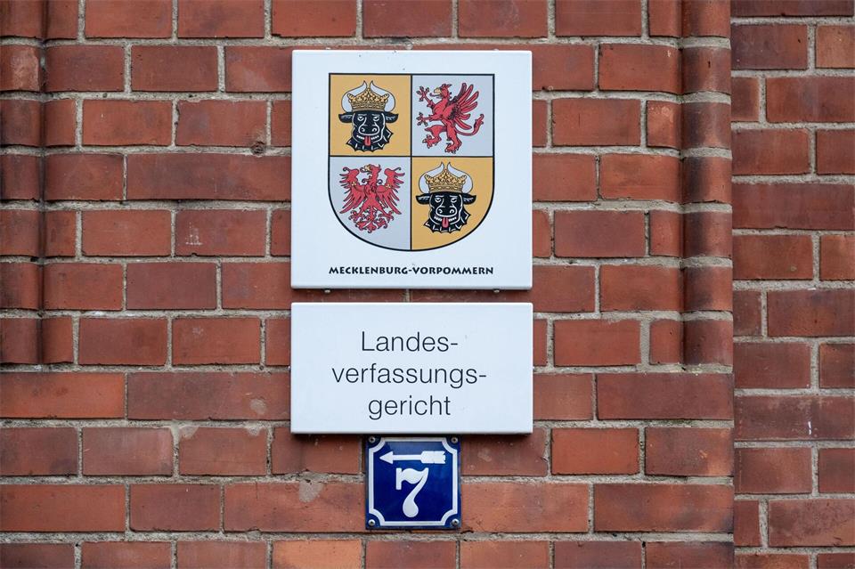 Am Freitag reichte der Richterbund MV eine Verfassungsbeschwerde in Greifswald ein. (Symbolbild)Stefan Sauer/dpa