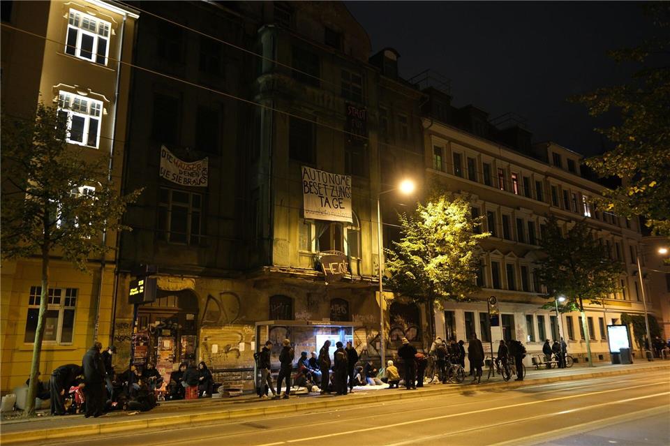 Am Freitagabend besetzten Aktivisten ein Haus in Leipzig.Sebastian Willnow/dpa