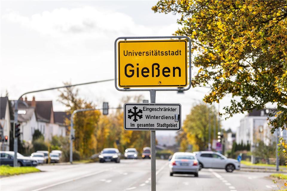 Am Gießener Anlagenring sollen neue Motive an Fußgängerampeln angebracht werden. Die Stadt sammelt über eine Plattform jetzt Vorschläge. (Foto Archiv)Christian Lademann/dpa