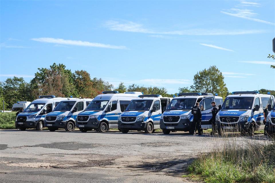 Am Hambacher Forst läuft ein Großeinsatz der Polizei.Christoph Reichwein/dpa