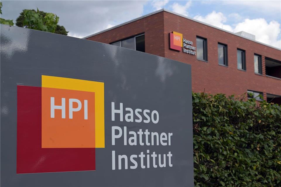 Am Hasso-Plattner-Institut in Potsdam beraten Experten bei einer Konferenz über Cybersicherheit. (Archivbild) Michael Bahlo/dpa