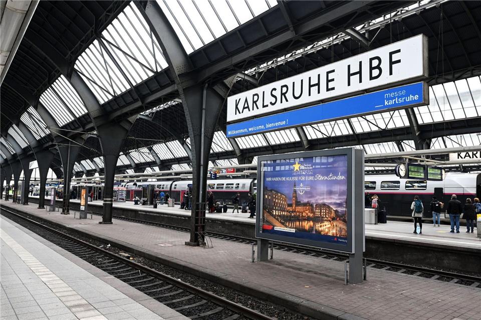 Am Hauptbahnhof ist ein Mann verletzt worden. (Archivbild)Uli Deck/dpa