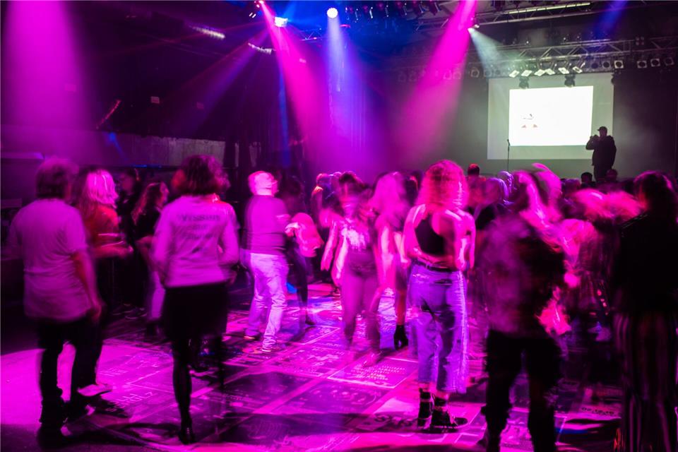 Am Karfreitag gilt im Südwesten den ganzen Tag ein Tanzverbot. Es ist nicht die einzige Regel über das verlängerte Wochenende. (Symbolfoto) Christoph Schmidt/dpa