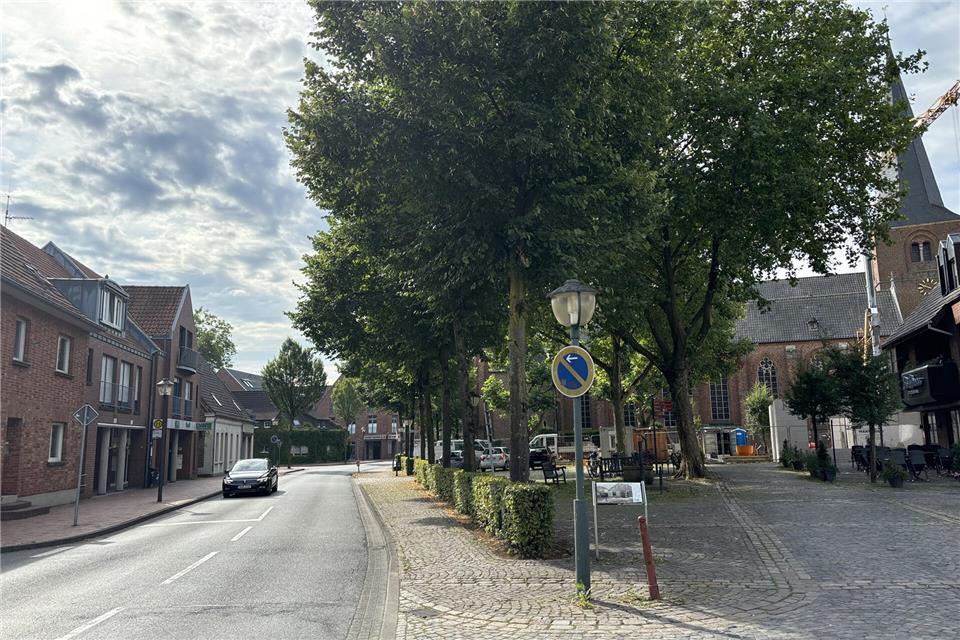 Am Kirchplatz soll die Straße umgestaltet und neue Haltestellen angelegt werden.