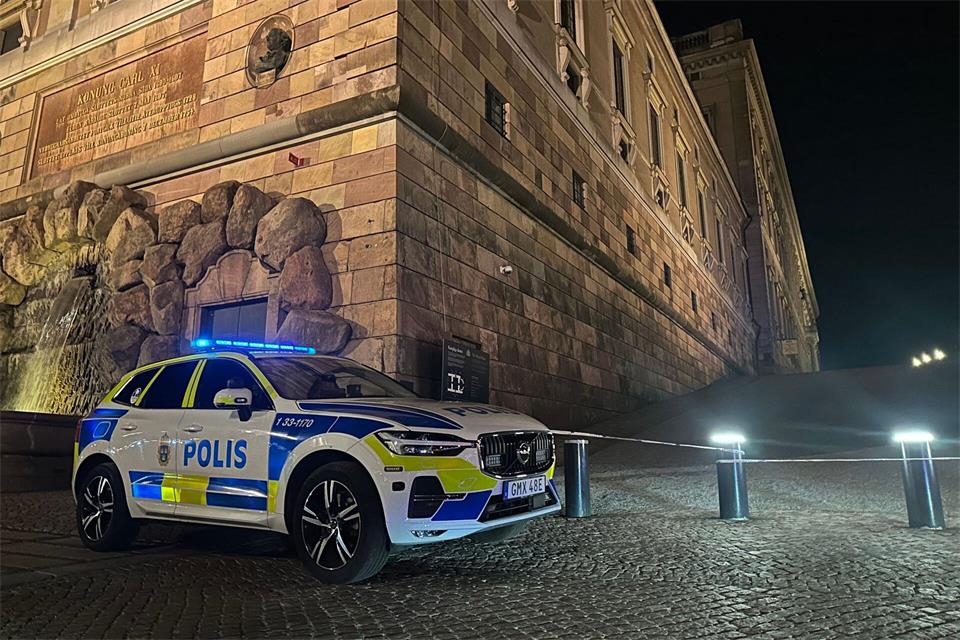 Am Königsschloss in Stockholm war die Polizei im Einsatz.Steffen Trumpf/dpa