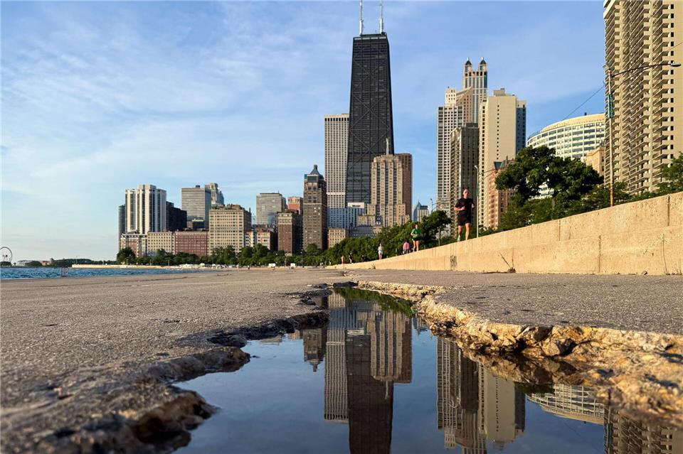 Am Lake Michigan bereitet sich die Nationalmannschaf nach der Ankunft in Amerika weiter auf die WM vor. Christian Charisius/dpa