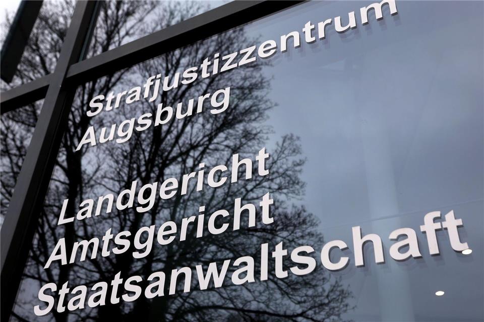 Am Landgericht Augsburg läuft ein größerer Polizeieinsatz. (Symbolbild)Karl-Josef Hildenbrand/dpa