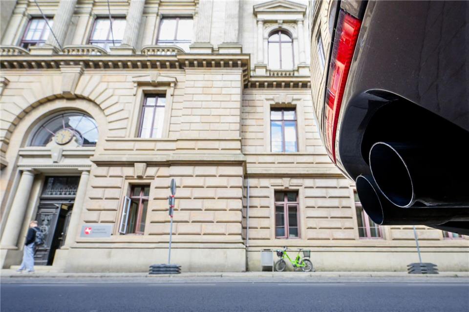Am Landgericht Braunschweig beginnt ein weiteres Riesenverfahren rund um den Dieselskandal bei Volkswagen. (Archivbild) Julian Stratenschulte/dpa Pool/dpa
