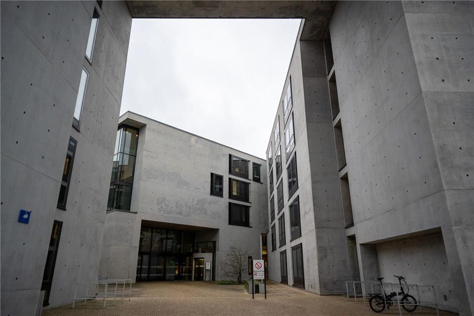 Am Landgericht Frankfurt (Oder) steht ein 30-Jähriger wegen illegalen Autorennens mit Todesfolge vor Gericht.Soeren Stache/dpa