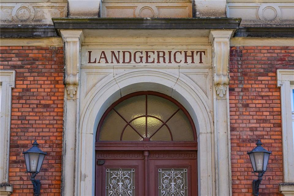 Am Landgericht in Cottbus beginnt Mitte Januar ein Prozess gegen einen Mann wegen des Verdachts des Mordes an einem Polizisten. (Symbolbild)Patrick Pleul/dpa