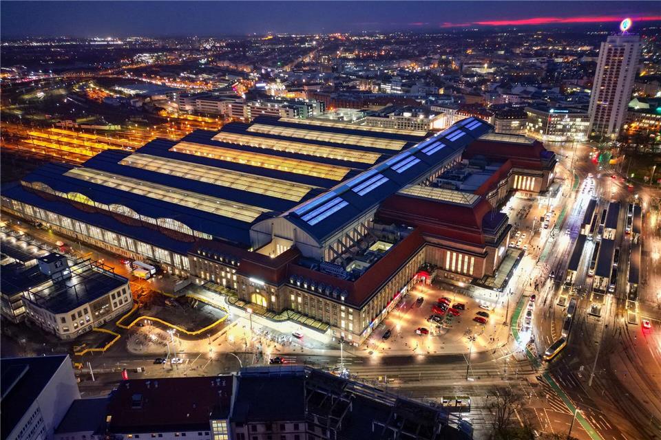 Am Leipziger Hauptbahnhof gilt an Wochenenden ein Verbot von Messern. (Archivbild)Jan Woitas/dpa
