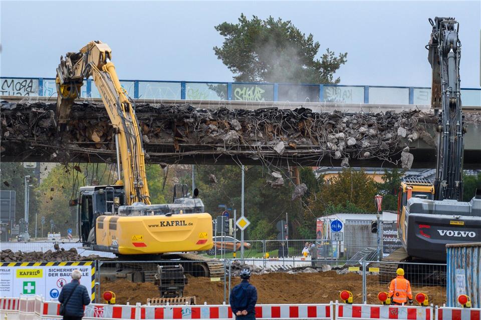 Am Magdeburger Ring laufen Abrissarbeiten. Klaus-Dietmar Gabbert/dpa