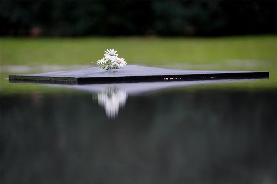 Am Mahnmal zur Verfolgung und Ermordung von Sinti und Roma durch die Nationalsozialisten in Berlin ist eine Gedenkveranstaltung geplant. (Symbolbild)Kay Nietfeld/dpa
