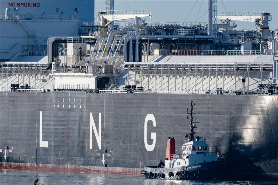 Am Mittwoch ankerten zahlreiche LNG-Tanker vor Katar im Persischen Golf. (Symbolbild)Stefan Sauer/dpa