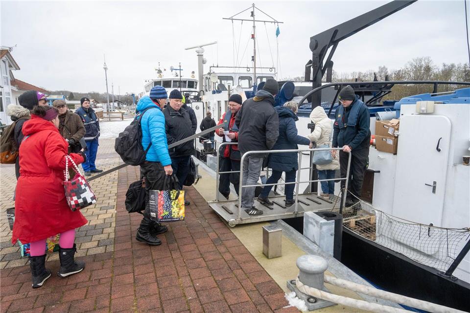 Am Mittwoch hatte die „Swanti“ bereits Menschen von der Insel Hiddensee gebracht.Stefan Sauer/dpa