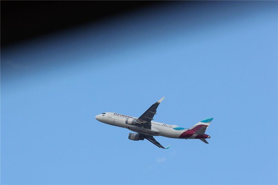 Am Mittwochabend musste ein Eurowings-Flieger kurz nach Abflug wieder zum Hamburg Airport zurückkehren. (Archivbild)Bodo Marks/dpa
