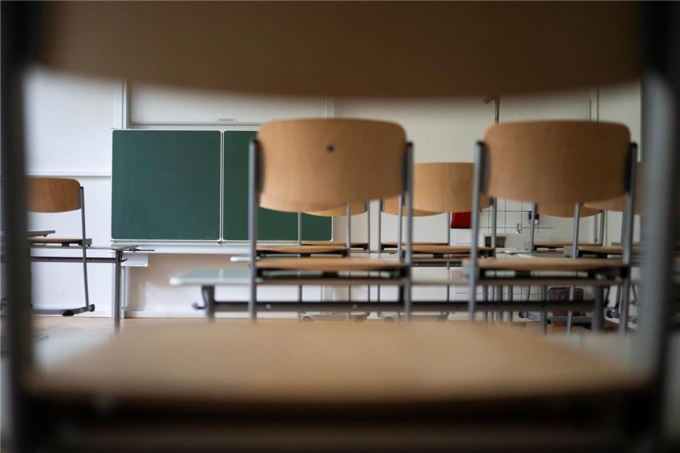 Am Montag kehrt in den Klassenzimmern in Baden-Württemberg wieder Leben ein – dann startet das neue Schuljahr. (Archivbild)Marijan Murat/dpa
