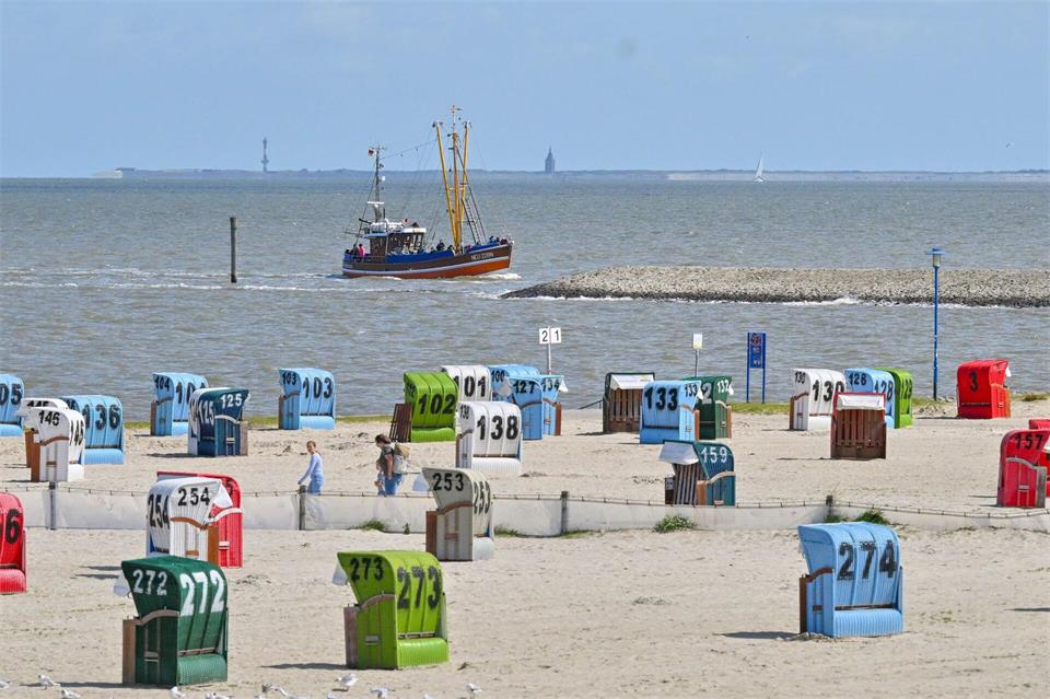 Am Montag wird es noch einmal sommerlich warm im Norden. (Symbolbild)Sina Schuldt/dpa