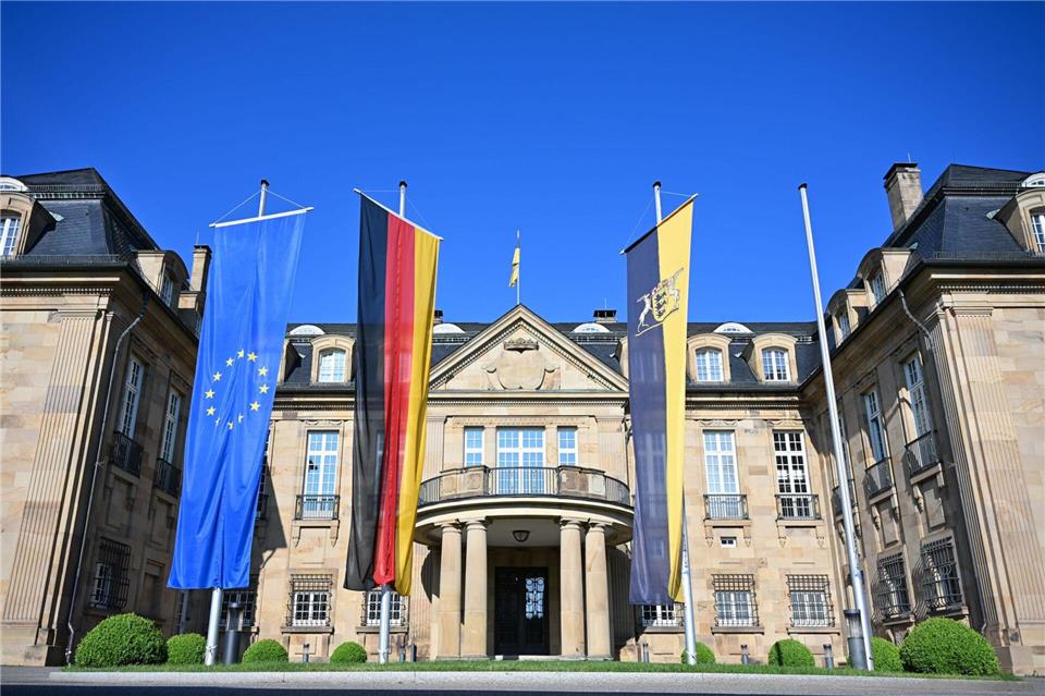 Am Nachmittag übernimmt Özdemir dann auch den Regierungssitz in der Villa Reitzenstein hoch über Stuttgart. (Archivbild)Katharina Kausche/dpa