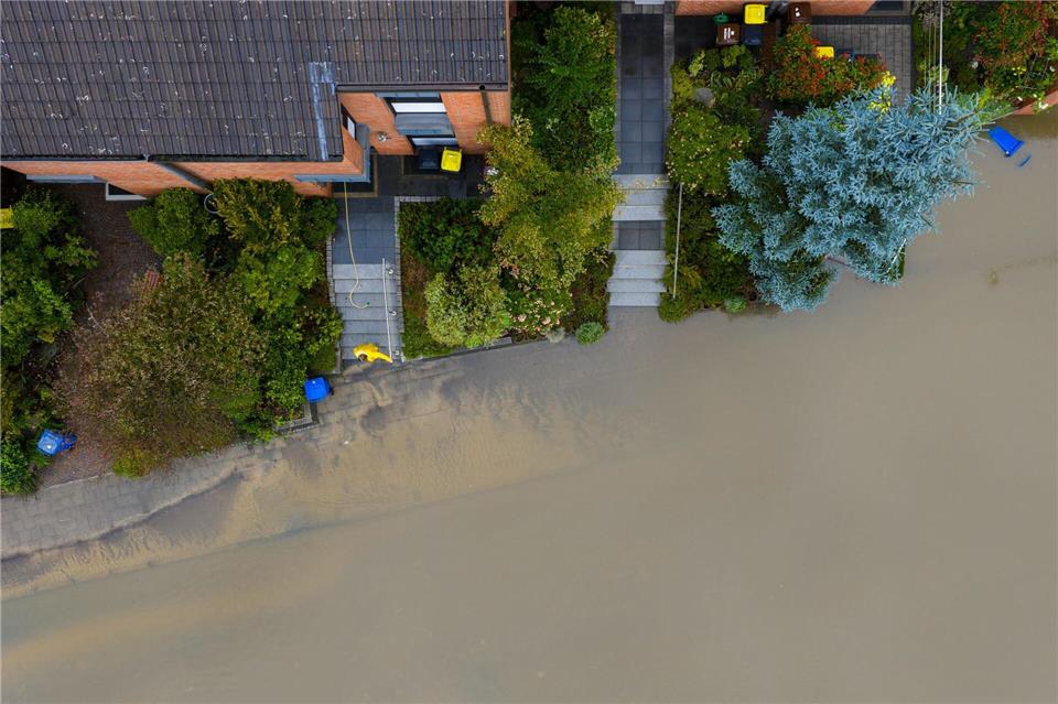 Am Niederrhein verwandelten sich Straßen in Wasserlandschaften. Christoph Reichwein/dpa