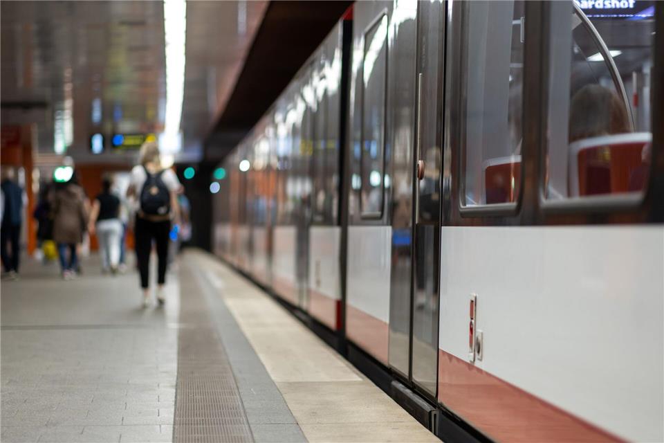 Am Nürnberger Hauptbahnhof erfasste eine U-Bahn den Mann. (Symbolbild)Daniel Karmann/dpa
