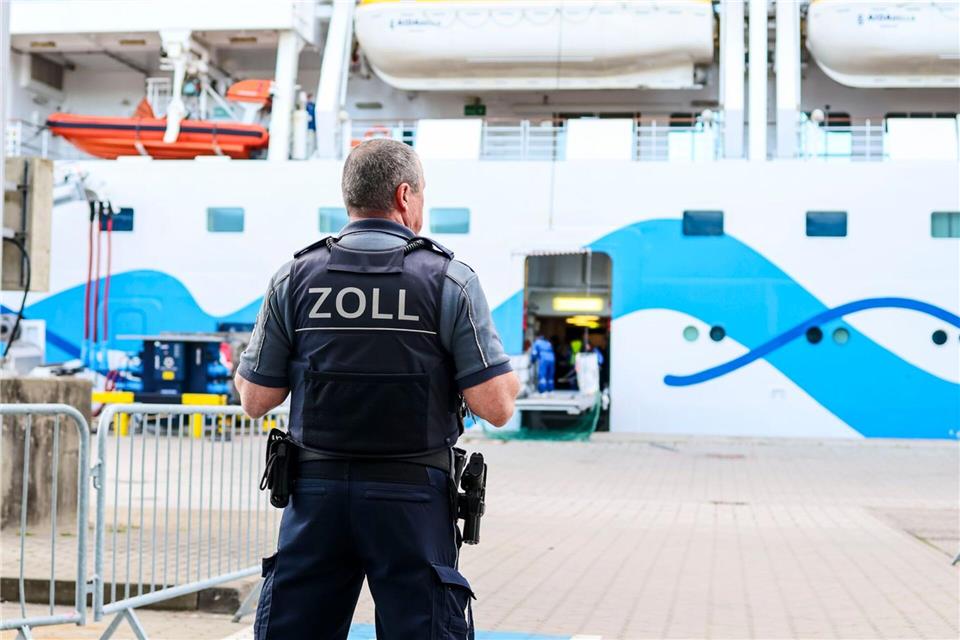 Am Ostseekai legen regelmäßig Kreuzfahrtschiffe an.Frank Molter/dpa