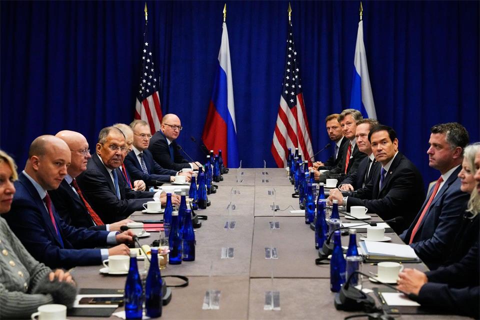 Am Rande der Generalversammlung kam Rubio auch mit seinem russischen Amtskollegen Lawrow zusammen.Yuki Iwamura/AP/dpa