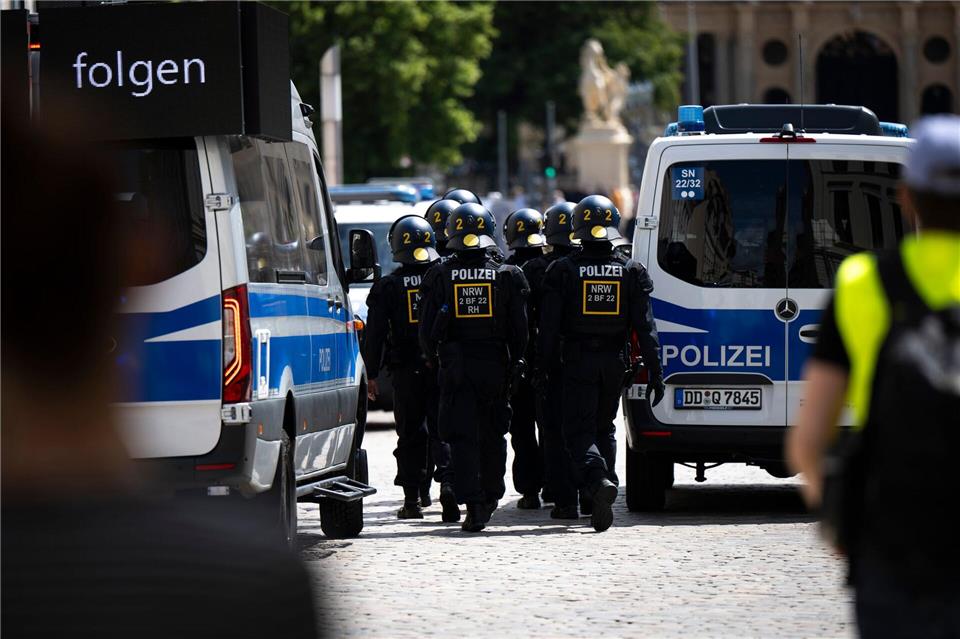 Am Rande der Kundgebung der Generation Deutschland gab es bei körperlichen Auseinandersetzungen zwei Verletzte.Philip Dulian/dpa
