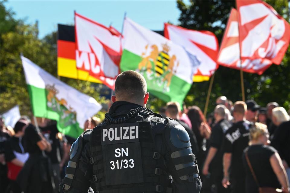 CSD in Döbeln - Ermittlungen nach Hitlergruß Am Rande des Christopher Street Days in Döbeln kam es zu sieben Straftaten. (Archivbild)Heiko Rebsch/dpa