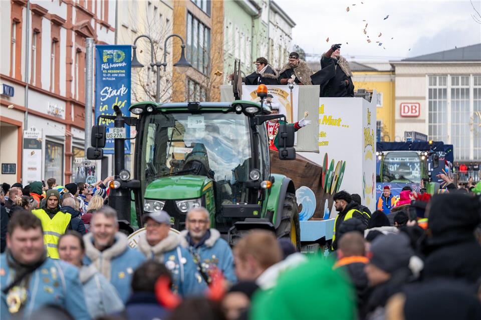 Am Rosenmontag feierten die hessischen Narren unter anderem in Fulda. (Archivbild)Florian Wiegand/dpa