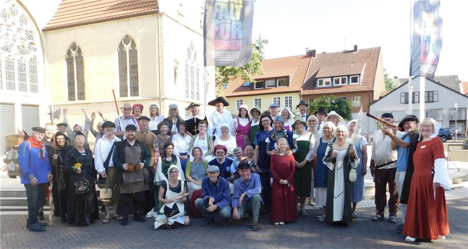 Am Samstag beleben sie wieder die Borkener Innenstadt: Teilnehmer und Darsteller für den zweiten Teil der "Lebendigen Stadtgeschichte".
