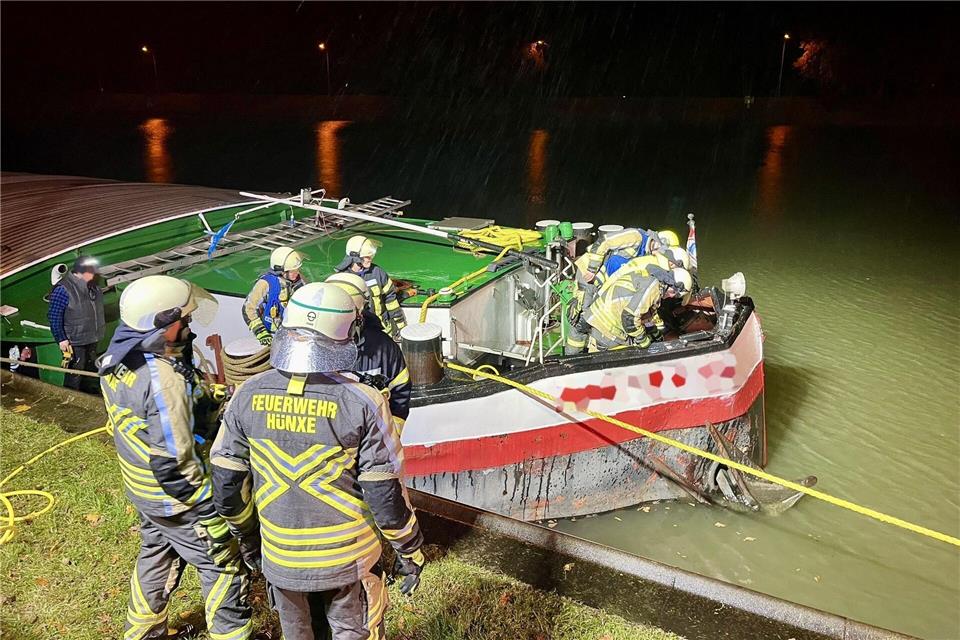 Schiffe kollidieren auf Wesel-Datteln-Kanal Am Samstagabend war die Feuerwehr am Wesel-Datteln-Kanal im Einsatz.Freiwillige Feuerwehr Hünxe/dpa