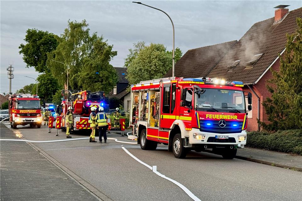 Feuerwehr Borken löscht Brand in Einfamilienhaus Am Samstagmorgen hat es in einem Haus im Borkener Osten gebrannt.