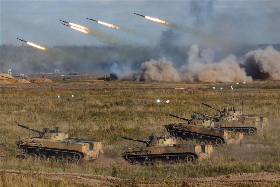 Luftraum gesperrt: Russland und Belarus beginnen Großmanöver Am Sapad-Manöver 2021 waren 200 000 Soldaten aus Russland und Belarus beteiligt. (Archivbild)Vadim Savitskiy/Russian Defense Ministry Press Service/AP/dpa